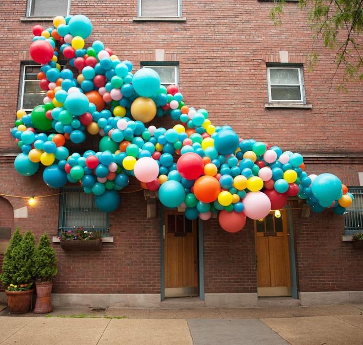 Comment faire une arche de ballons pour le nouvel an 2025 ?