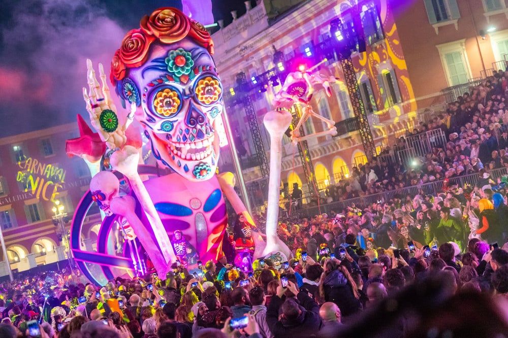 Rendez-vous sur zenda-club.com Pour profiter pleinement de cet événement exceptionnel, il est recommandé de visiter à l'avance pour prendre vos feux d'artifice. Rendez-vous sur zenda-club.com pour découvrir les meilleures offres et informations sur le Carnaval de Nice 2025. Que vous soyez un habitant ou un touriste, vous trouverez tout ce dont vous avez besoin pour vivre cette célébration mémorable avec des feux d'artifice qui resteront gravés dans votre mémoire.